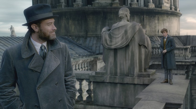 FB2_DumbledoreNewtRoof