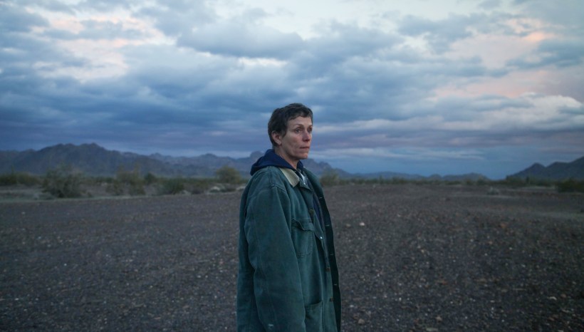 Nomadland_McDormandSky